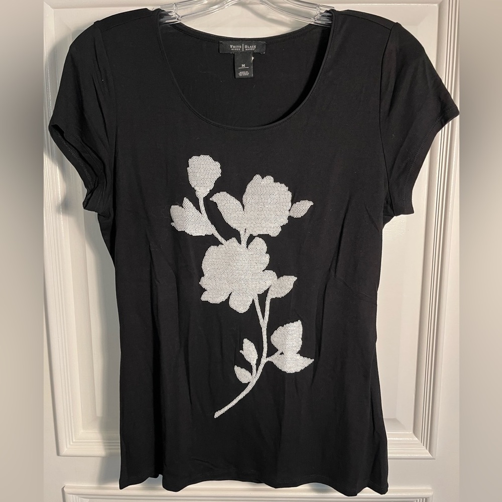 White House | Black Market Sequin Floral Tee - Black - Medium - EUC